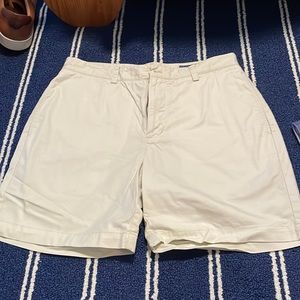 Mens Vineyard Vines Khaki Shorts 7 inch inseam, 32 waist